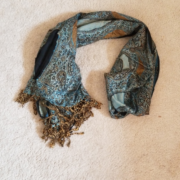 Beautiful Pashmina - Made In Qatar - Picture 2 of 2